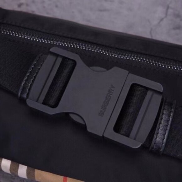 Burberry Everyday Luxury Bag - Picture 6 of 7